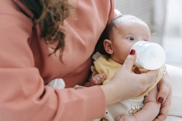 What to Do if Your Baby Refuses to Breastfeed but Will Take a Bottle